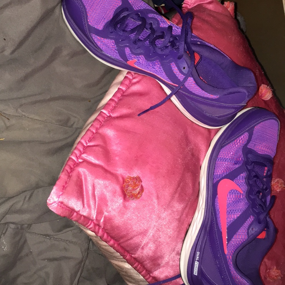 Nike run shoes